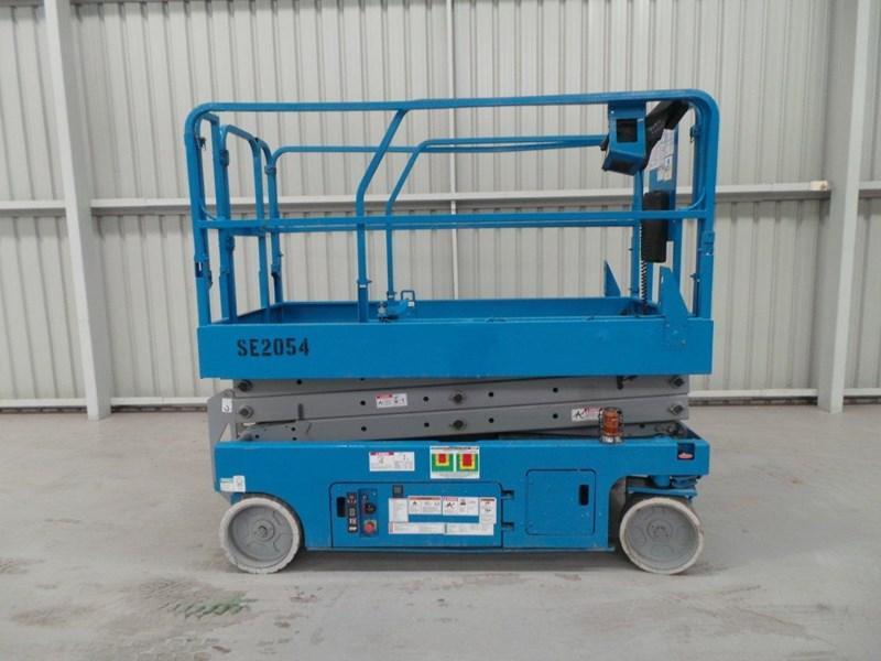 2005 GENIE GS 2046 SCISSOR LIFT
