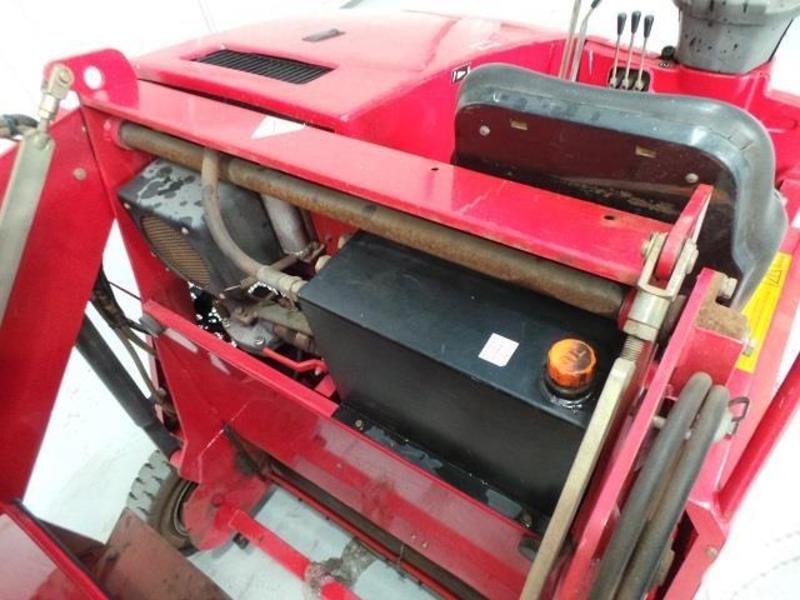 2004 RCM BOXERS RIDE ON SWEEPER
