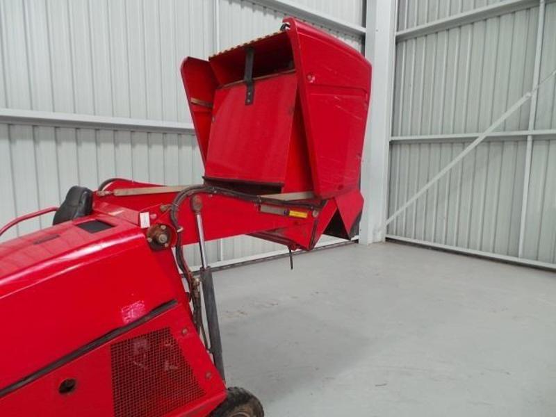 2004 RCM BOXERS RIDE ON SWEEPER