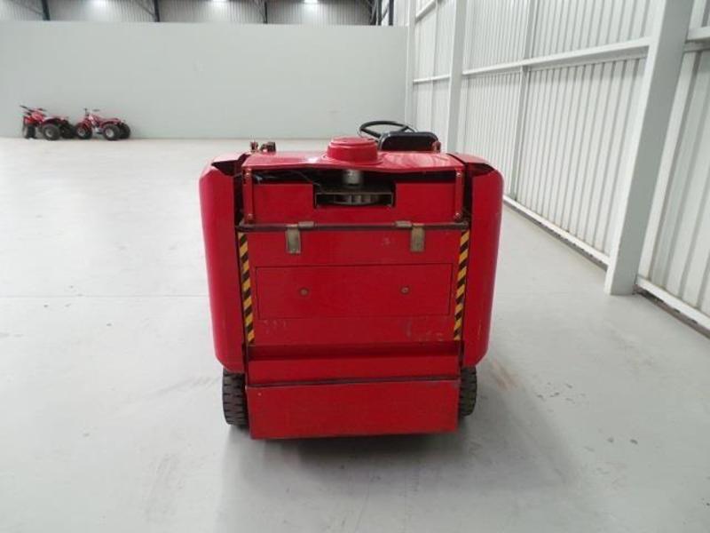 2004 RCM BOXERS RIDE ON SWEEPER
