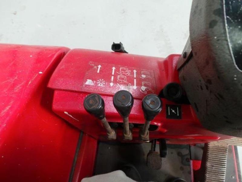 2004 RCM BOXERS RIDE ON SWEEPER