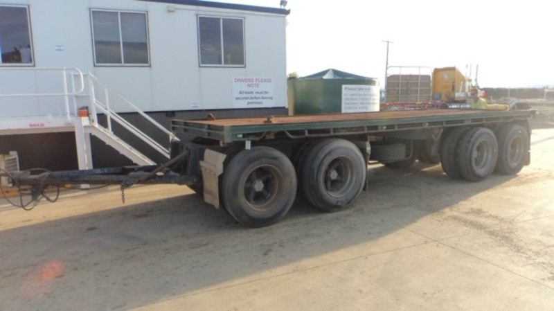 2007 Maxitrans Flat top Dog Trailer