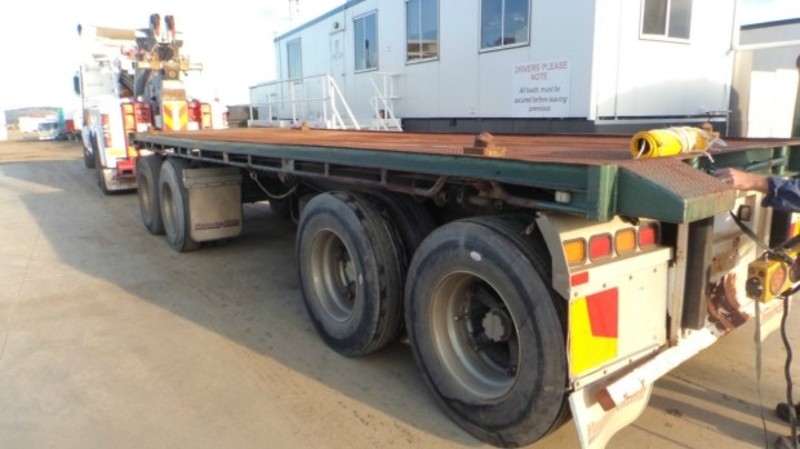 2007 Maxitrans Flat top Dog Trailer