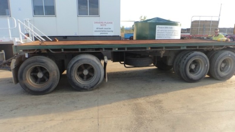 2007 Maxitrans Flat top Dog Trailer