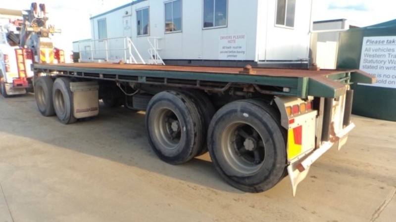 2007 Maxitrans Flat top Dog Trailer