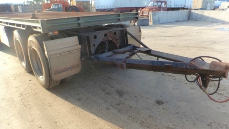 2007 Maxitrans Flat top Dog Trailer