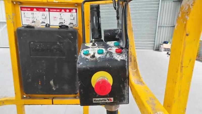 2005 HAULOTTE COMPACT 8W SCISSOR LIFT