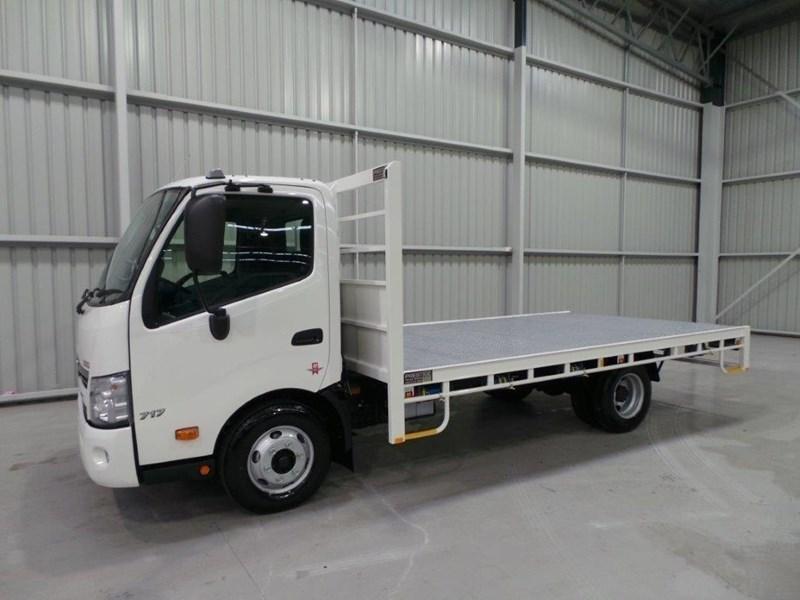 2017 HINO 300 SERIES - 717