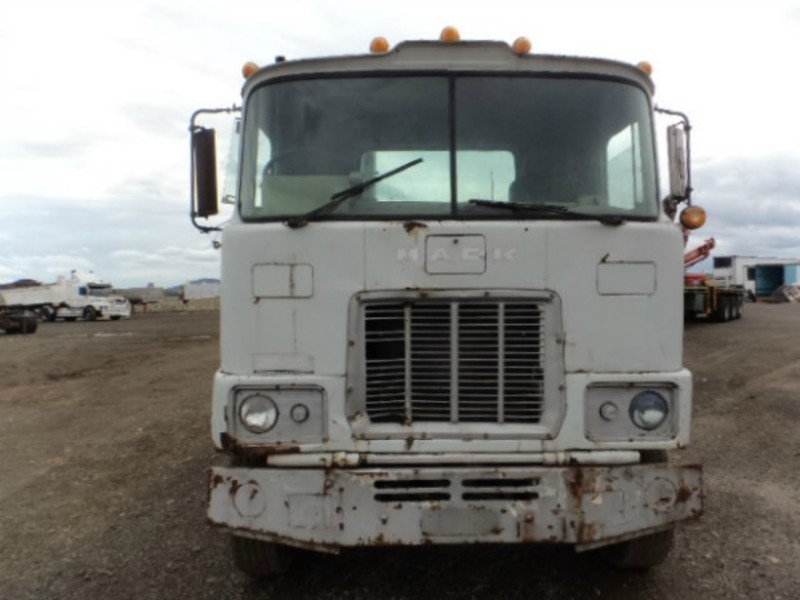 MACK F SERIES F SERIES Truck