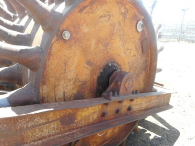 BIG SHEEPS FOOT ROLLER