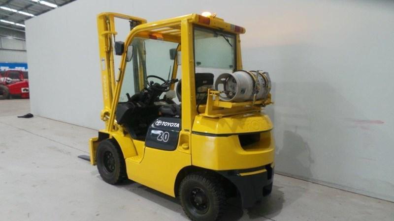 2005 TOYOTA 42-TFG20