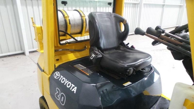 2005 TOYOTA 42-TFG20