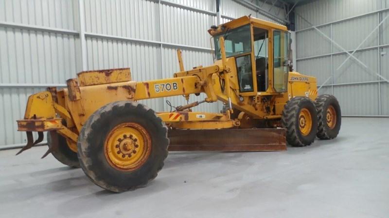1991 JOHN DEERE 570B MOTOR GRADER