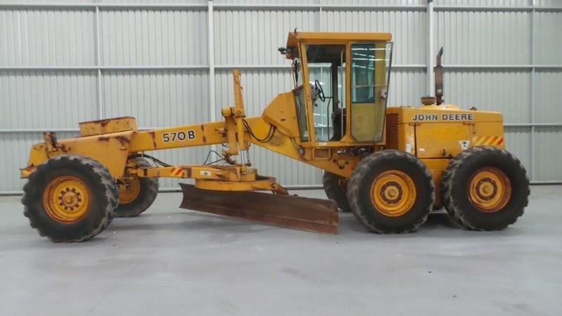 1991 JOHN DEERE 570B MOTOR GRADER