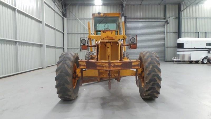 1991 JOHN DEERE 570B MOTOR GRADER
