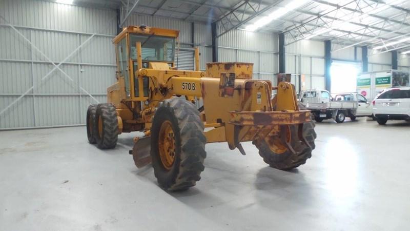 1991 JOHN DEERE 570B MOTOR GRADER