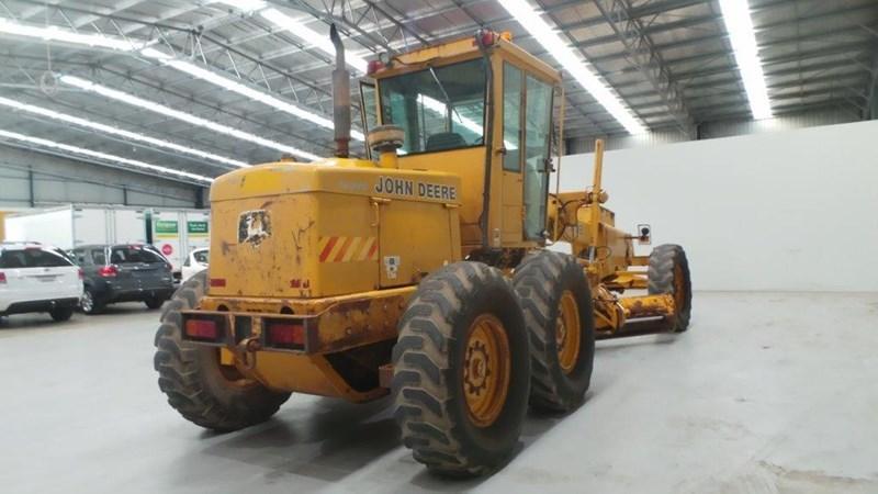 1991 JOHN DEERE 570B MOTOR GRADER