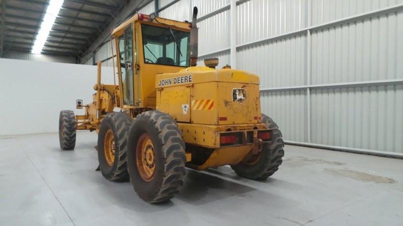1991 JOHN DEERE 570B MOTOR GRADER