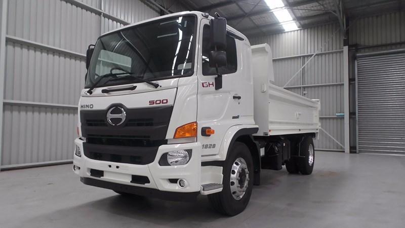 2017 HINO 500 SERIES - GH 1828