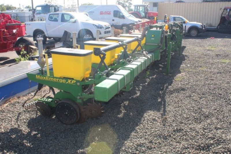 2010 JOHN DEERE 1720 1720 12m 12Row Maxemerge stack 1720 SeedingPlanting Equip