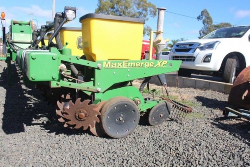 2010 JOHN DEERE 1720 1720 12m 12Row Maxemerge stack 1720 SeedingPlanting Equip