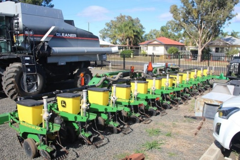 2010 JOHN DEERE 1720 1720 12m 12Row Maxemerge stack 1720 SeedingPlanting Equip