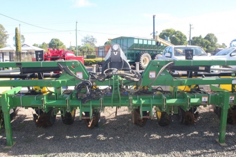 2010 JOHN DEERE 1720 1720 12m 12Row Maxemerge stack 1720 SeedingPlanting Equip