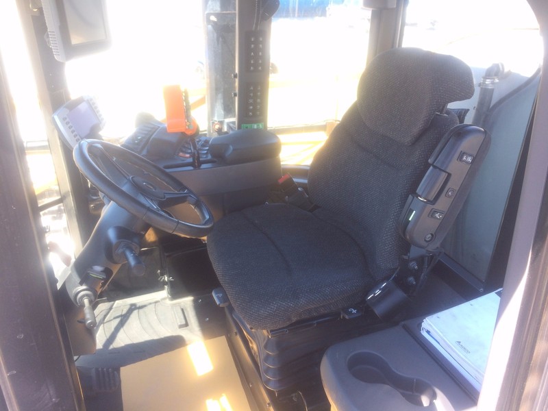 2012 RoGator RG1300 RG1300 Sprayer