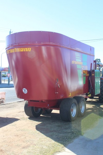 Strautmann 2401 Verti-Mix 2401 Double 2401 HayForage Equip