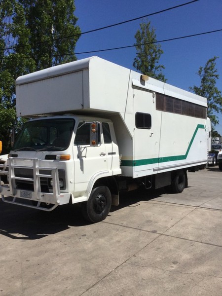 1982 ISUZU SBR 5 HORSE TRUCK SBR Truck