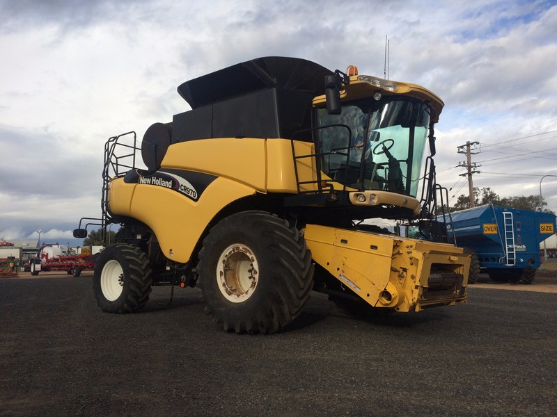 NEW HOLLAND CR970 Harvester