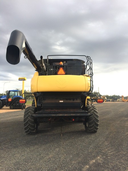 NEW HOLLAND CR970 Harvester