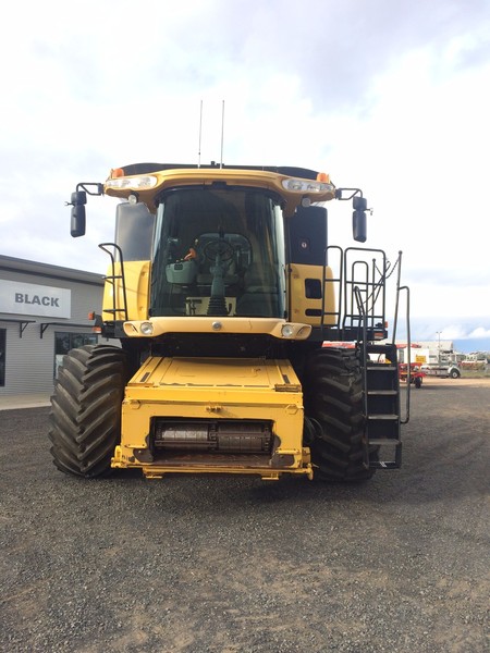 NEW HOLLAND CR970 Harvester