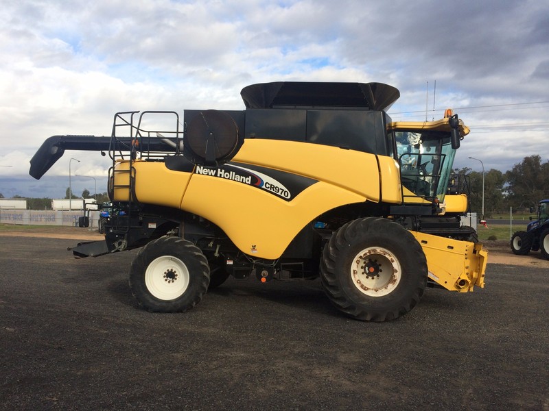 NEW HOLLAND CR970 Harvester