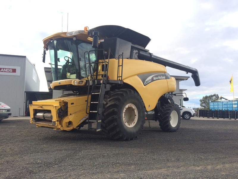 NEW HOLLAND CR970 Harvester