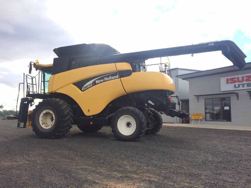 NEW HOLLAND CR970 Harvester