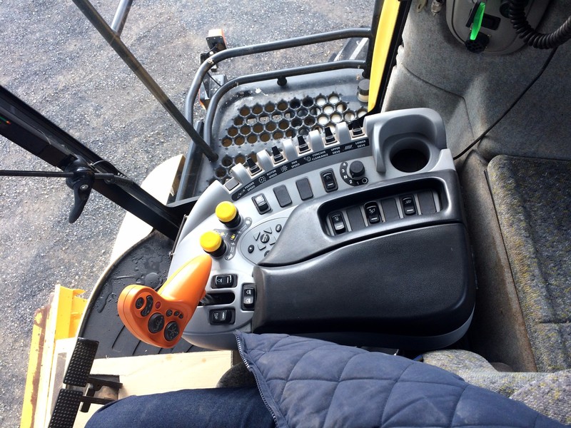 NEW HOLLAND CR970 Harvester