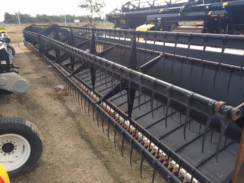 NEW HOLLAND CR970 Harvester