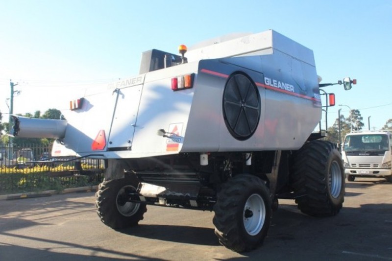 2009 Gleaner R65 Harvester