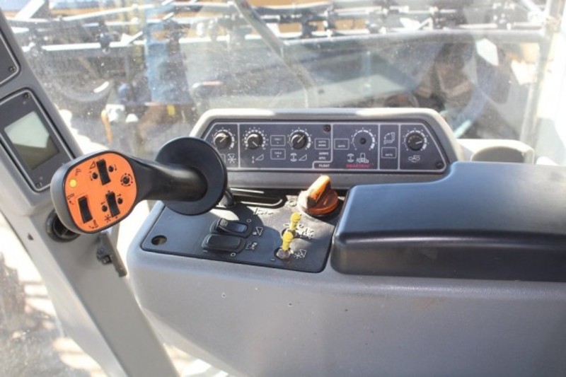 2009 Gleaner R65 Harvester