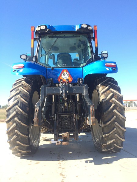 NEW HOLLAND T8050 Tractor