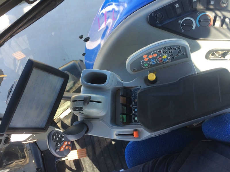 NEW HOLLAND T8050 Tractor