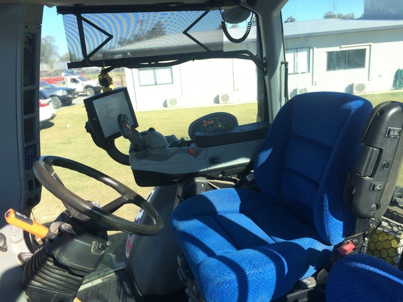 NEW HOLLAND T8050 Tractor