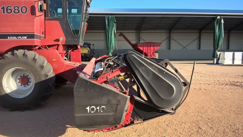Case IH 1680 Harvester-Header