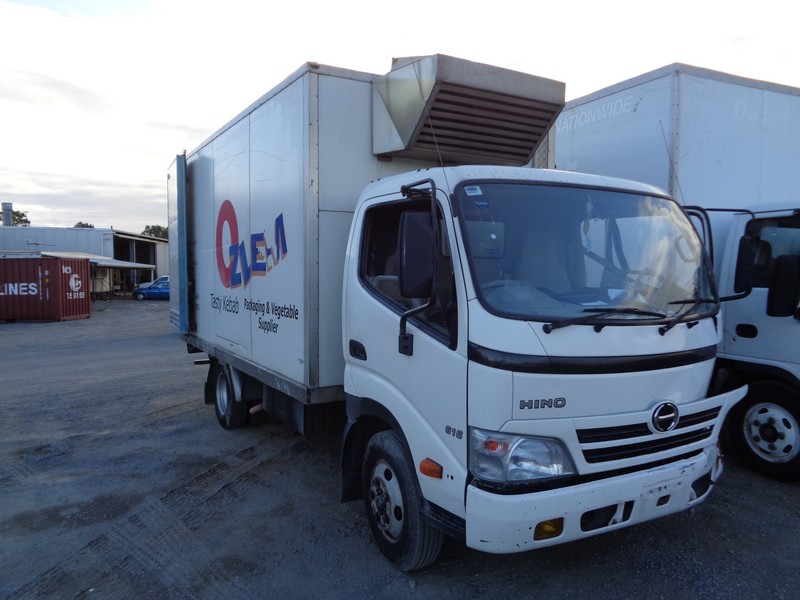 2009 HINO 614 - 300 Series DUTRO 300 614 - 300 Series Truck