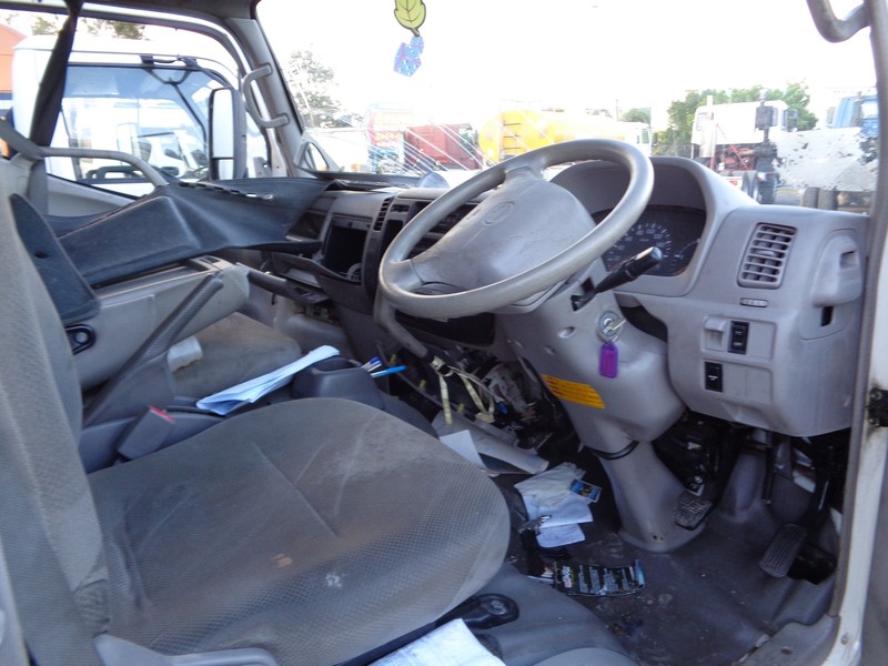 2009 HINO 614 - 300 Series DUTRO 300 614 - 300 Series Truck