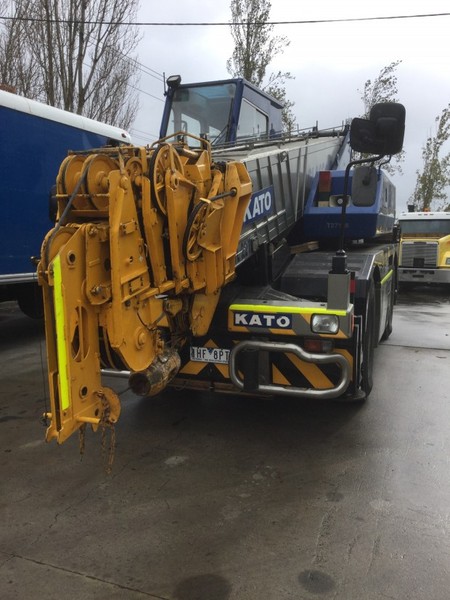 1995 KATO KR-22H Crane
