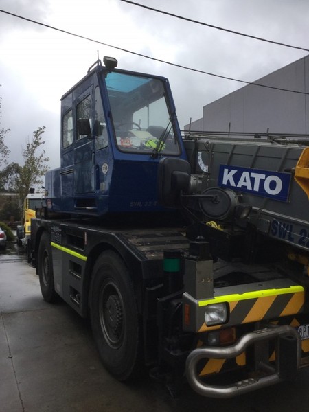 1995 KATO KR-22H Crane