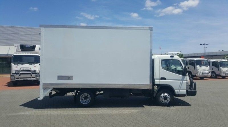 2010 FUSO Canter 3.5T Car License AUTO VanLift Canter Truck