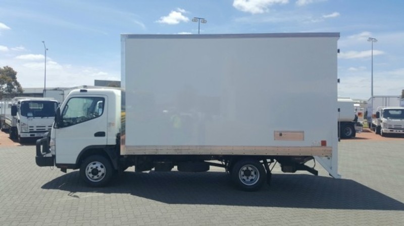 2010 FUSO Canter 3.5T Car License AUTO VanLift Canter Truck